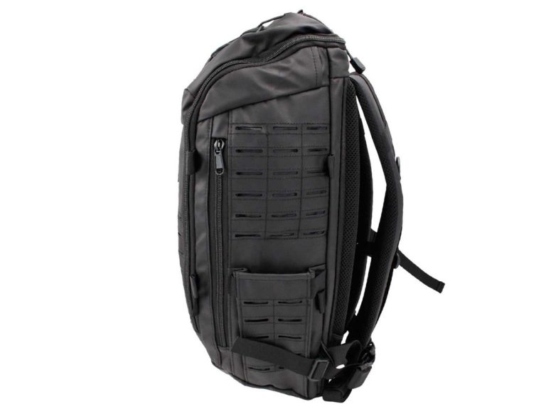 Detalle de los cortes laser en mochila Corso Rogue 30l
