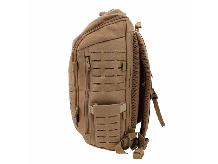 Detalle de cortes laser en mochila Corso Rogue coyote