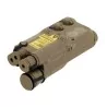 Portabaterías AN/PEQ 16 Tan Dummy, ideal para guardar baterías o como accesorio decorativo.