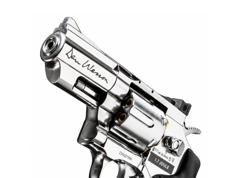 Revolver Dan Wesson 2.5 Plata vista angular
