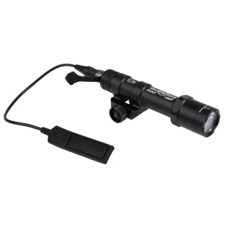 Linterna táctica Element M600B negra, 470 lúmenes, potente y duradera.