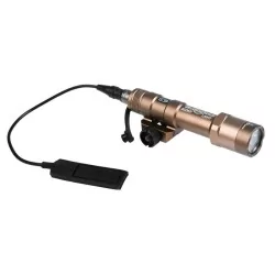 Linterna táctica Element M600B tan, 470 lúmenes, resistente y potente.