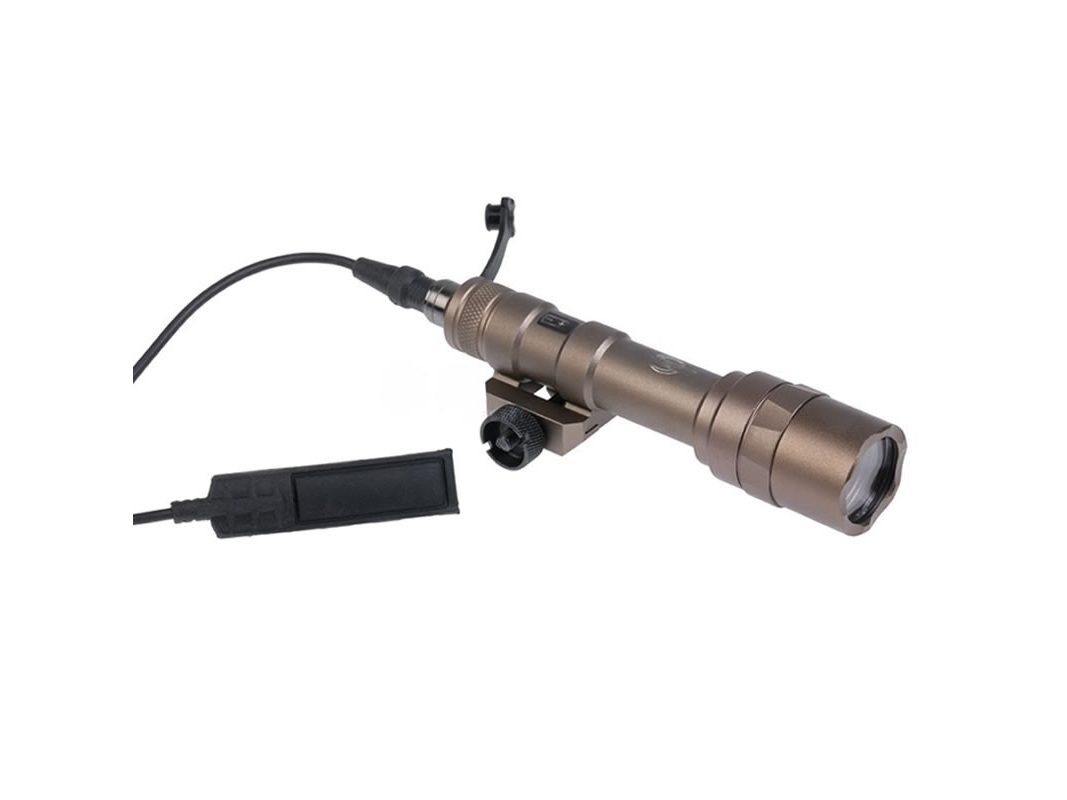 Linterna M600u 500 Lumenes Surfire Element Tan/Dorado