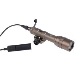 Linterna táctica Element M600U tan/dorado, 500 lúmenes, potente y duradera.