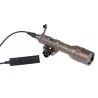 Linterna táctica Element M600U tan/dorado, 500 lúmenes, potente y duradera.