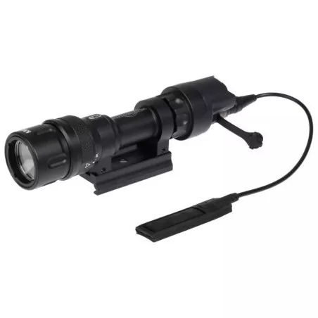 Linterna táctica Element M952V negra, 380 lúmenes, potente y resistente.