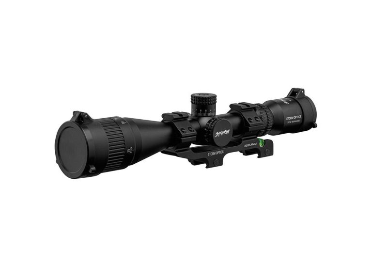 Mira SK 4-16x44 Storm Optics negra con retícula iluminada y parasol