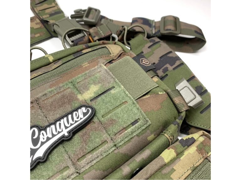 Chest Rig Conquer Titan Boscoso Español detalle parche