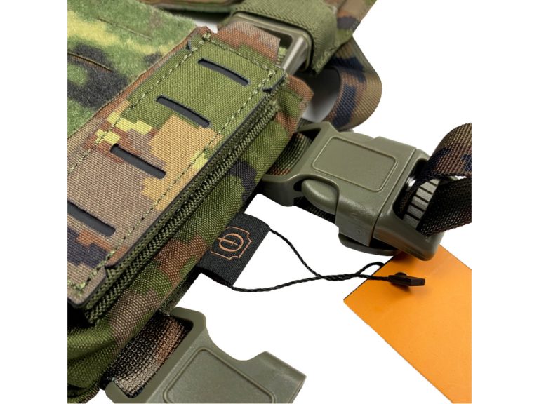 Chest Rig Conquer Core Boscoso Español vista detalle hebillas