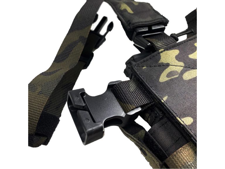 Vista lateral del chaleco Multi Chest Rig Conquer en color negro