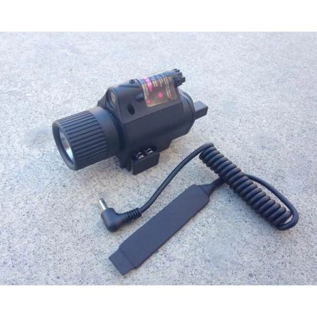 Linterna LED M6 con láser rojo, potente y precisa.