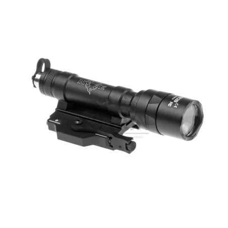 Linterna táctica M620 Ultra Scout Night Evolution, potente y duradera.