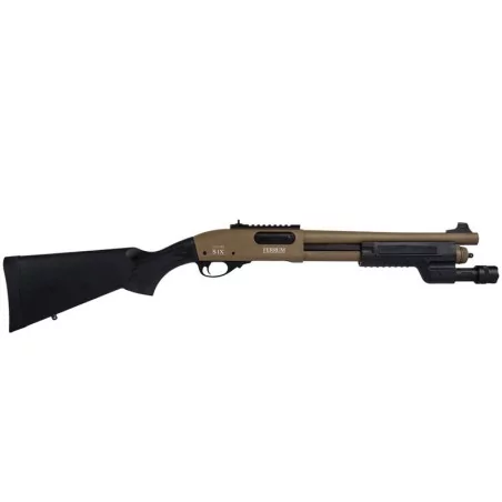Escopeta Velites Ferrum S-IX Tan Secutor táctica con linterna estroboscópica.
