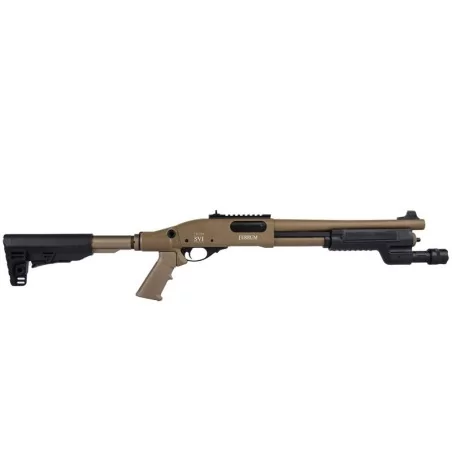 Escopeta Velites Ferrum S-VI Tan Secutor táctica con linterna estroboscópica.