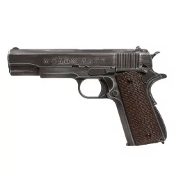 Pistola 1911 Armorer Works Molon Labe GBB con marcajes y aspecto envejecido.
