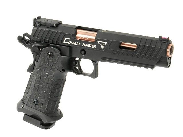 Pistola John Wick 3 TTI Combat Master GBB con marcajes reales y magwell táctico.