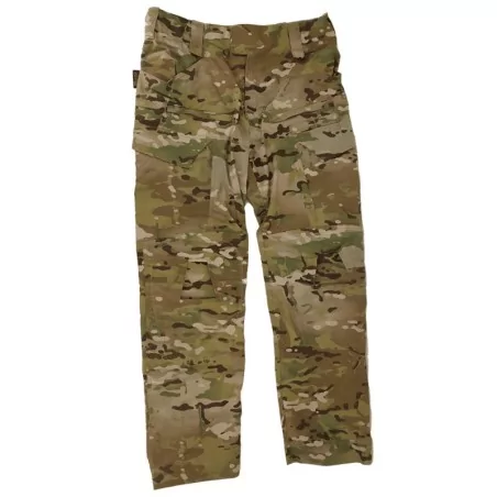 UNIFORME COMPLETO CON RODILLERAS CONQUER ECR MULTICAM