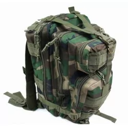 Mochila Compact Assault 25L Woodland con sistema MOLLE y diseño táctico