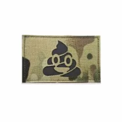 Parche Emoji Feliz Multicam con diseño camuflado, bordado y velcro de fijación.