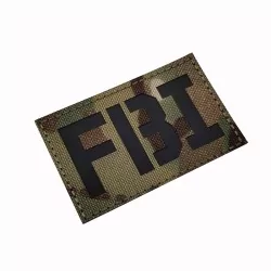 Parche FBI Multicam con velcro y diseño bordado táctico en patrón camuflado.