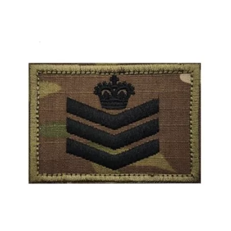 Parche F118 Multicam Galones con bordado de alta calidad y velcro para fijación segura.