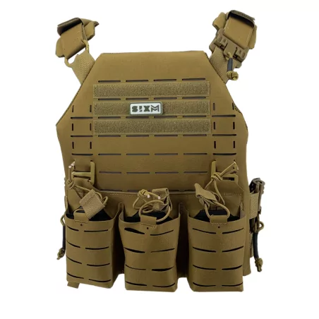 Chaleco SIXMM LLC Coyote con sistema MOLLE modular y diseño táctico para entornos áridos