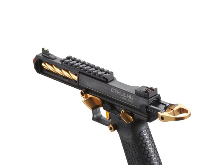 Pistola de airsoft Lancer Tactical Cthulhu GBB en color oro, mostrando su compensador y agarre ergonómico.