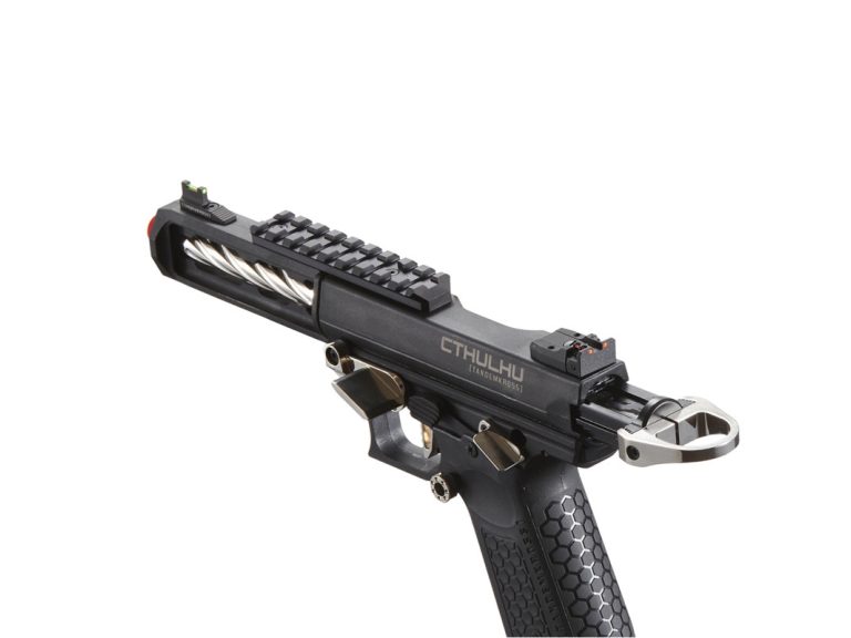 Pistola de airsoft Lancer Tactical Cthulhu GBB en color plateado, mostrando su compensador y agarre ergonómico.