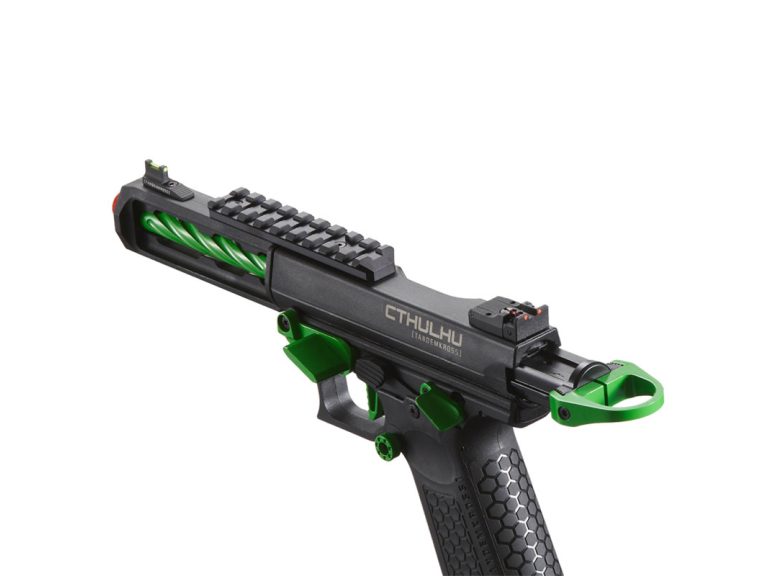 Pistola de airsoft Lancer Tactical Cthulhu GBB en color verde, mostrando su compensador y agarre ergonómico