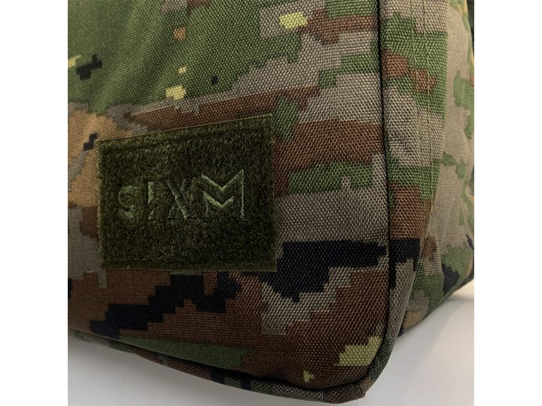 Funda Sixmm Battle Ready Boscoso Pixelado grabado marca