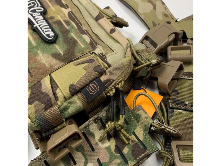 Chaleco Chest Rig Conquer Titan multicam detalles pouch