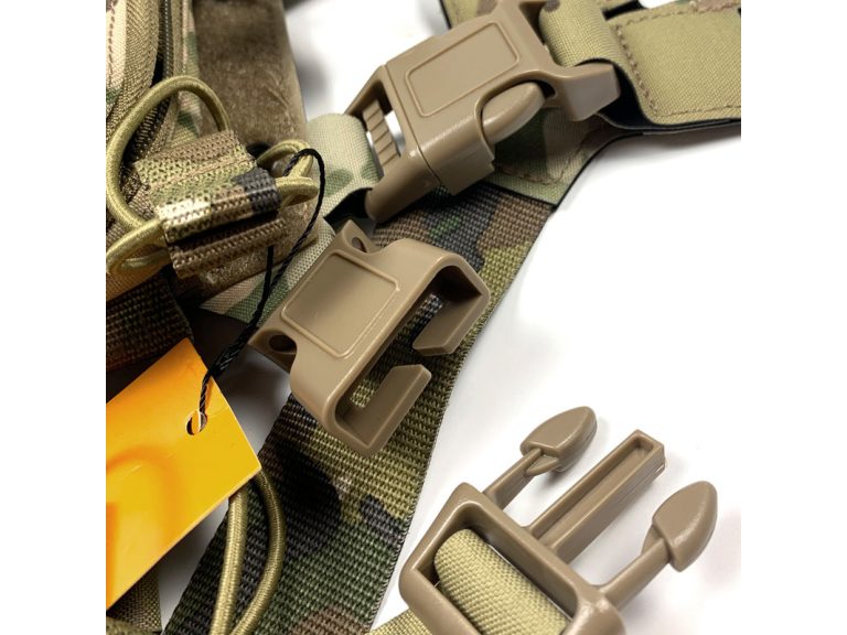 Chaleco Chest Rig Conquer Titan multicam detalles clips