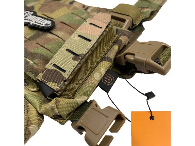 Chest Rig Conquer Core multicam detalles clips