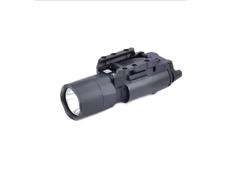 linterna 300U negra táctica compacta y potente